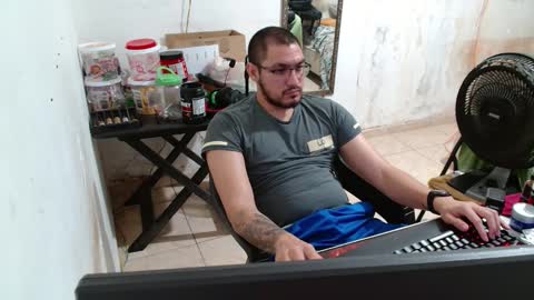 Snapshot of leonino231 chatting on 10/10/25, 01:15 leonino231 online show from 10/10/25, 01:15