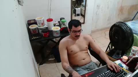 Snapshot of leonino231 chatting on 12/14/25, 04:01 leonino231 online show from 12/14/25, 04:01