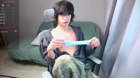 Snapshot of leonkissboy chatting on 03/06/26, 04:36 leonkissboy online show from 03/06/26, 04:36
