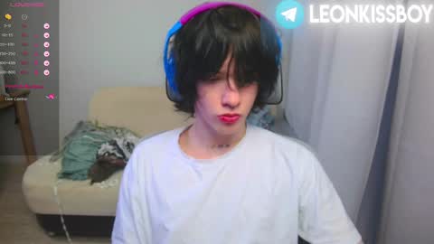 Snapshot of leonkissboy chatting on 04/10/26, 12:49 leonkissboy online show from 04/10/26, 12:49