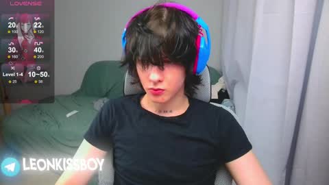 Snapshot of leonkissboy chatting on 04/15/26, 04:08 leonkissboy online show from 04/15/26, 04:08