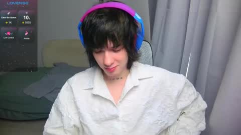 Snapshot of leonkissboy chatting on 04/30/26, 02:18 leonkissboy online show from 04/30/26, 02:18