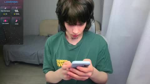 Snapshot of leonkissboy chatting on 05/09/26, 04:01 leonkissboy online show from 05/09/26, 04:01