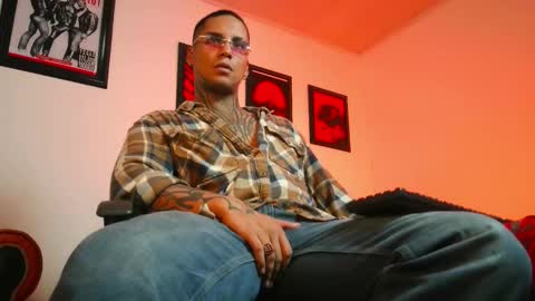 Snapshot of leonnardojaramillo chatting on 11/30/25, 04:27 Lenardo jaramillo online show from 11/30/25, 04:27