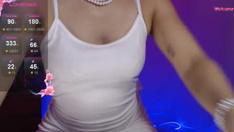Snapshot of leonora_luxry_ chatting on 09/21/25, 10:00 My name is Leonora Pleasures to see you Follow me here and instagram online show from 09/21/25, 10:00