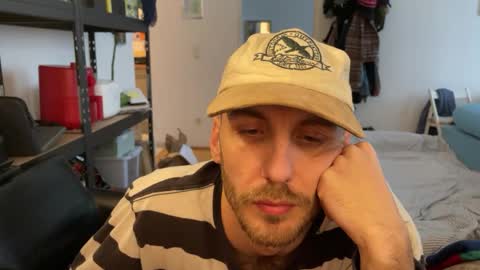 Snapshot of leonvampire chatting on 12/14/25, 11:04 Leon online show from 12/14/25, 11:04