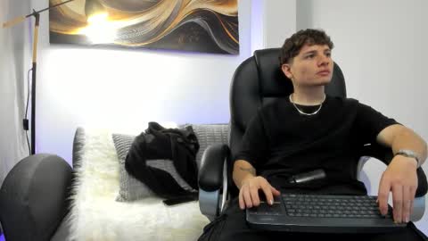 Leo  online show from 11/09/25, 04:55