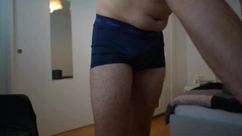 Snapshot of leooo_cummm chatting on 10/05/25, 01:20 leooo_cummm online show from 10/05/25, 01:20