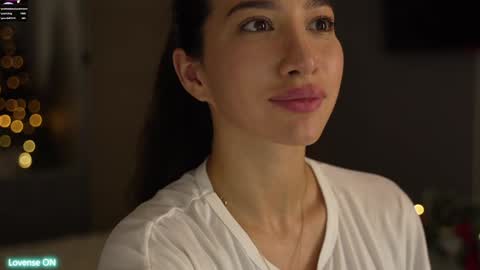 Leora online show from 12/24/24, 07:44