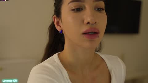 Leora online show from 01/28/25, 04:52