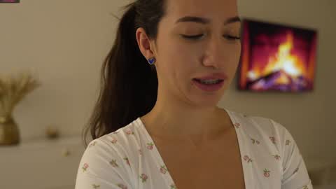 Leora online show from 02/01/25, 04:22