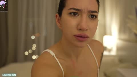 Leora online show from 03/11/25, 08:09