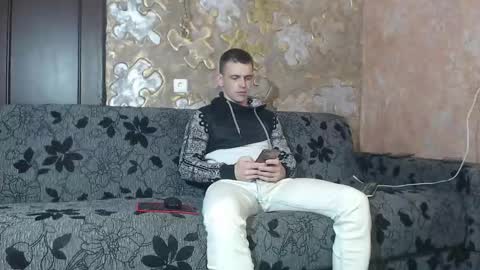 Snapshot of leoroman chatting on 11/12/25, 09:32 leoroman online show from 11/12/25, 09:32