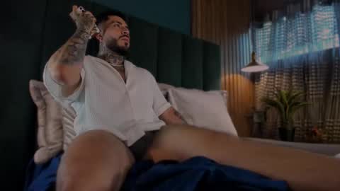 Snapshot of leosalvatore_ chatting on 01/11/25, 08:21 Leo Salvatore online show from 01/11/25, 08:21