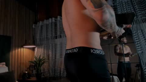 Snapshot of leosalvatore_ chatting on 01/21/25, 02:54 Leo Salvatore online show from 01/21/25, 02:54