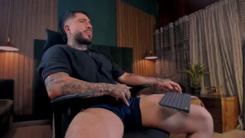 Snapshot of leosalvatore_ chatting on 01/26/25, 06:59 Leo Salvatore online show from 01/26/25, 06:59