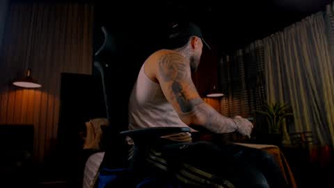 Snapshot of leosalvatore_ chatting on 01/29/25, 04:26 Leo Salvatore online show from 01/29/25, 04:26