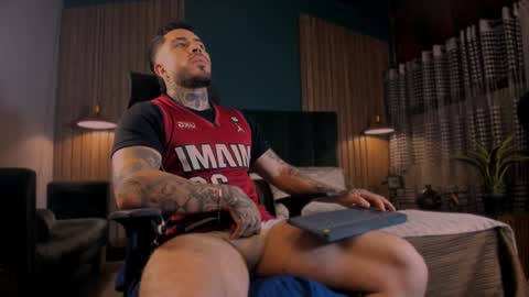 Snapshot of leosalvatore_ chatting on 02/02/25, 03:10 Leo Salvatore online show from 02/02/25, 03:10