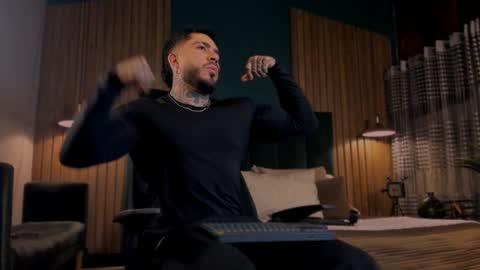 Snapshot of leosalvatore_ chatting on 02/07/25, 03:34 Leo Salvatore online show from 02/07/25, 03:34