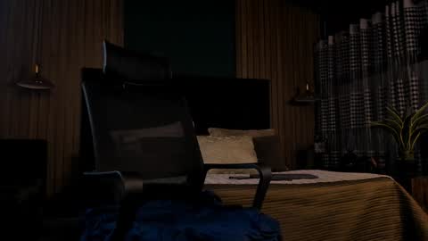 Snapshot of leosalvatore_ chatting on 02/09/25, 03:43 Leo Salvatore online show from 02/09/25, 03:43