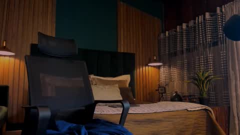 Snapshot of leosalvatore_ chatting on 02/18/25, 03:42 Leo Salvatore online show from 02/18/25, 03:42