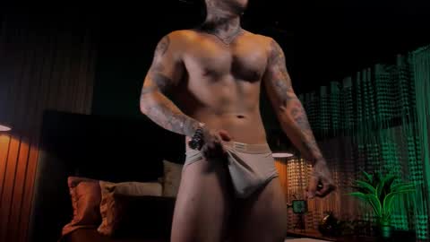 Snapshot of leosalvatore_ chatting on 02/24/25, 01:46 Leo Salvatore online show from 02/24/25, 01:46