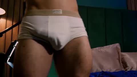 Snapshot of leosalvatore_ chatting on 03/02/25, 01:15 Leo Salvatore online show from 03/02/25, 01:15