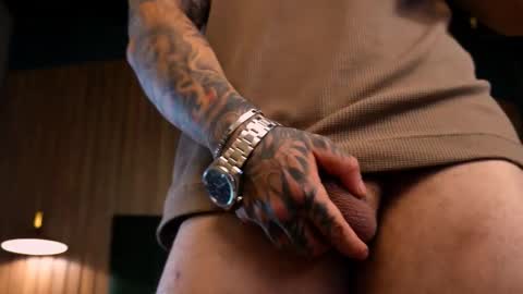 Snapshot of leosalvatore_ chatting on 03/11/25, 06:53 Leo Salvatore online show from 03/11/25, 06:53