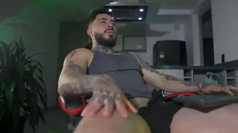 Snapshot of leosalvatore_ chatting on 09/16/25, 11:39 Leo Salvatore online show from 09/16/25, 11:39