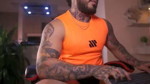 Snapshot of leosalvatore_ chatting on 10/17/25, 04:48 Leo Salvatore online show from 10/17/25, 04:48