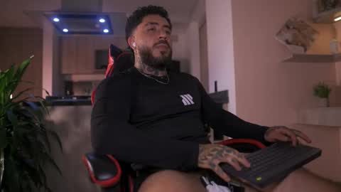 Snapshot of leosalvatore_ chatting on 10/24/25, 11:45 Leo Salvatore online show from 10/24/25, 11:45