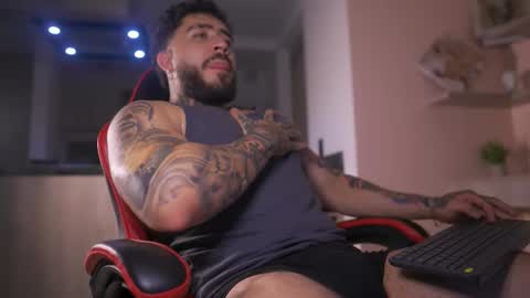 Snapshot of leosalvatore_ chatting on 10/27/25, 11:31 Leo Salvatore online show from 10/27/25, 11:31