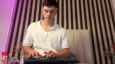 leotease online show from 06/17/26, 07:15