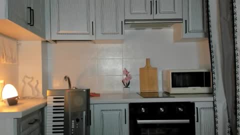  LESLIE   online show from 10/14/25, 08:20