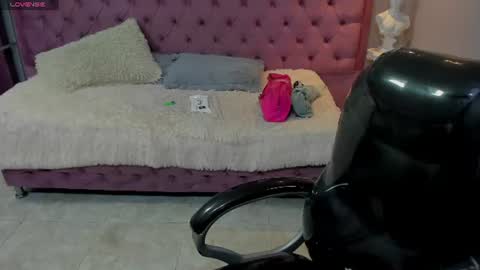 L E S L E Y  AND  D R A K O online show from 08/01/26, 11:25