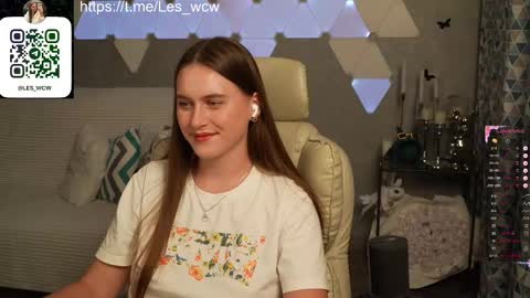 Snapshot of lesliekorfs chatting on 10/23/25, 07:12 LeslieKorfs online show from 10/23/25, 07:12