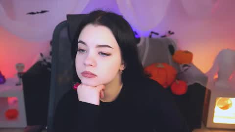 LeslieRowe online show from 10/19/25, 11:44