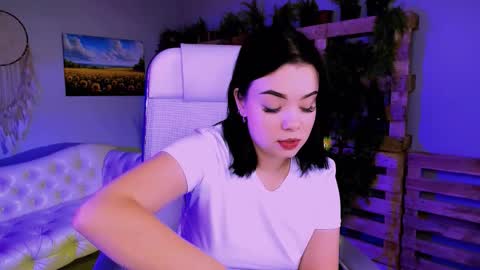 LeslieRowe online show from 10/26/25, 04:35