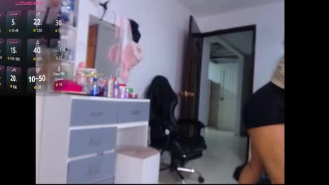 lesly online show from 09/28/25, 01:33