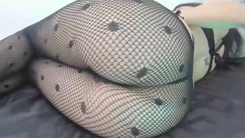Snapshot of leslyy_love chatting on 02/12/25, 06:51 lessly online show from 02/12/25, 06:51