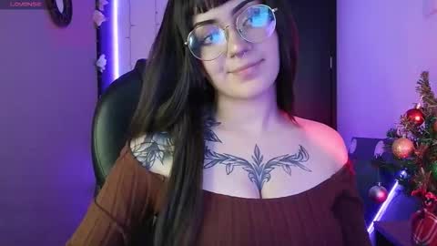 Snapshot of lessboobs_gh chatting on 11/10/25, 02:49 Less online show from 11/10/25, 02:49