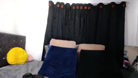 Snapshot of lessliee chatting on 01/10/25, 04:33 lessliee online show from 01/10/25, 04:33
