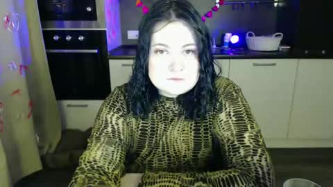 Snapshot of lesssi_ chatting on 02/24/25, 01:35 Alison online show from 02/24/25, 01:35
