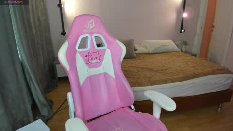 Snapshot of lesya_flin chatting on 11/09/25, 09:18 Lesya online show from 11/09/25, 09:18