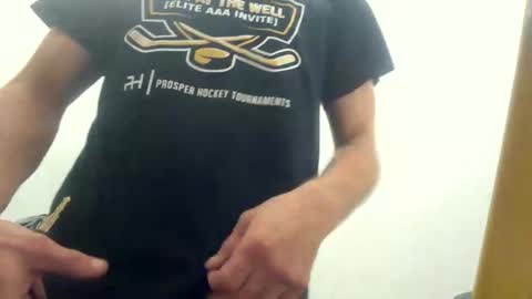 letmehitthat1986 online show from 10/19/25, 03:07