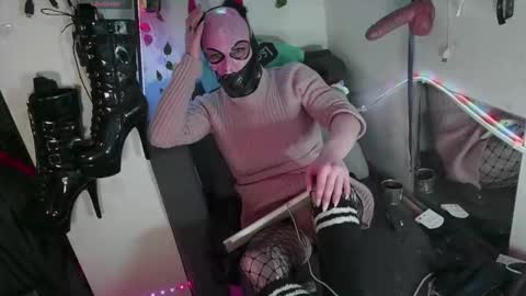 Snapshot of letsdoitbabez chatting on 10/11/25, 06:17 Julian Mask online show from 10/11/25, 06:17