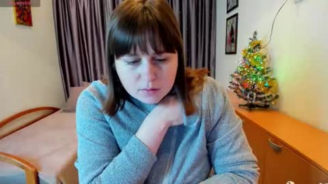Snapshot of letticams chatting on 12/22/25, 06:54 Naomi online show from 12/22/25, 06:54