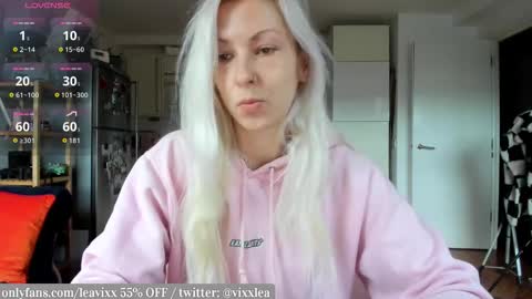 LeaVixx online show from 12/15/25, 11:03