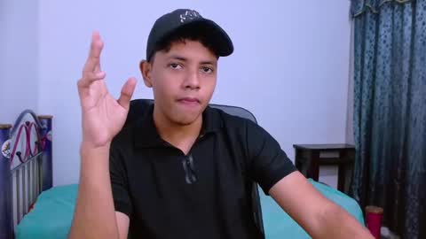 Snapshot of levii_7 chatting on 11/19/25, 02:55 0600AM-1200PM - online show from 11/19/25, 02:55