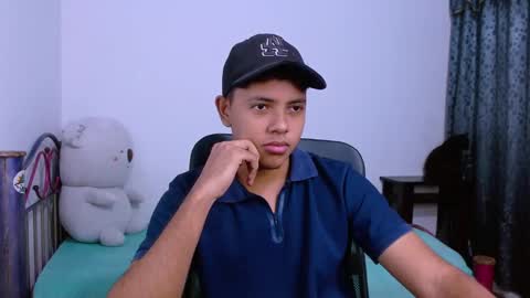 Snapshot of levii_7 chatting on 11/20/25, 04:23 0600AM-1200PM - online show from 11/20/25, 04:23